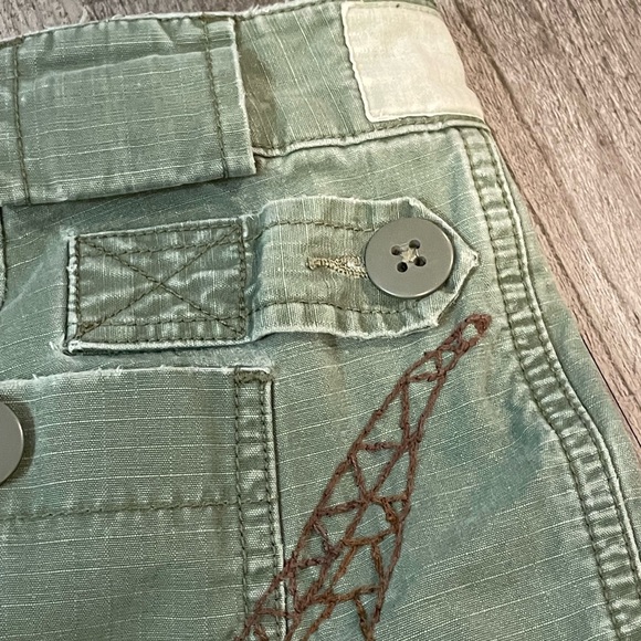 OOAK Army Green Capris With Polynesian Motif Embroidery & Paint Splatters - Picture 7 of 16